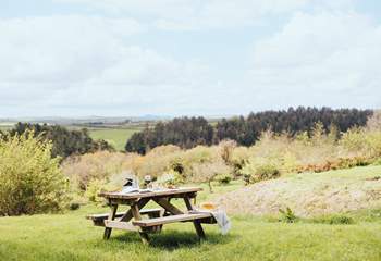 Alfresco dining with views of the rolling hills