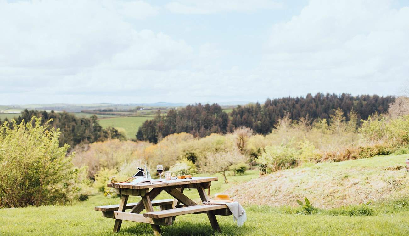 Alfresco dining with views of the rolling hills