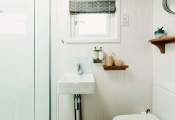 At the end of the hut you’ll find a shower room with WC