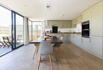 The kitchen is very well equipped. 