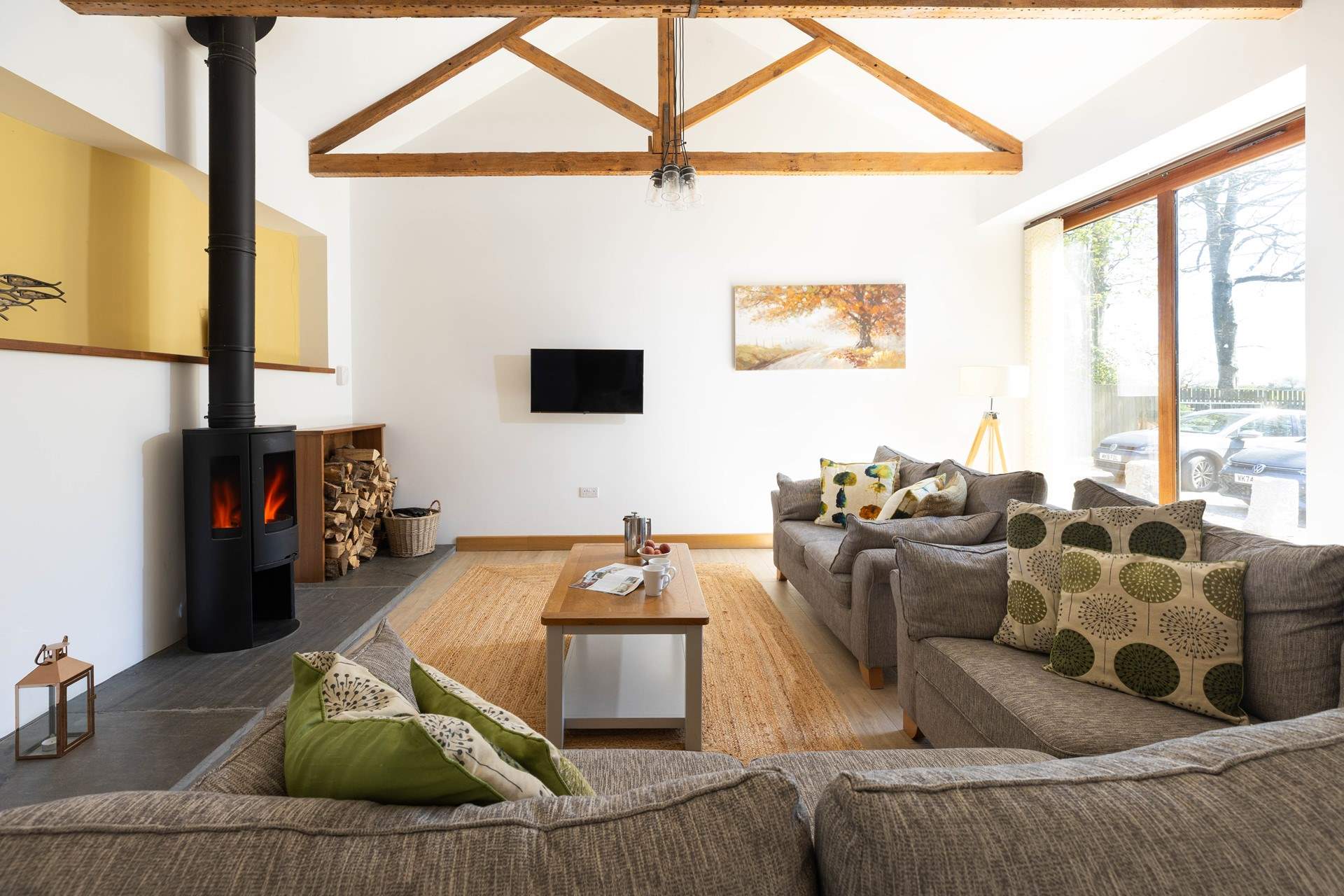 The sitting room has fabulous ceilings. 