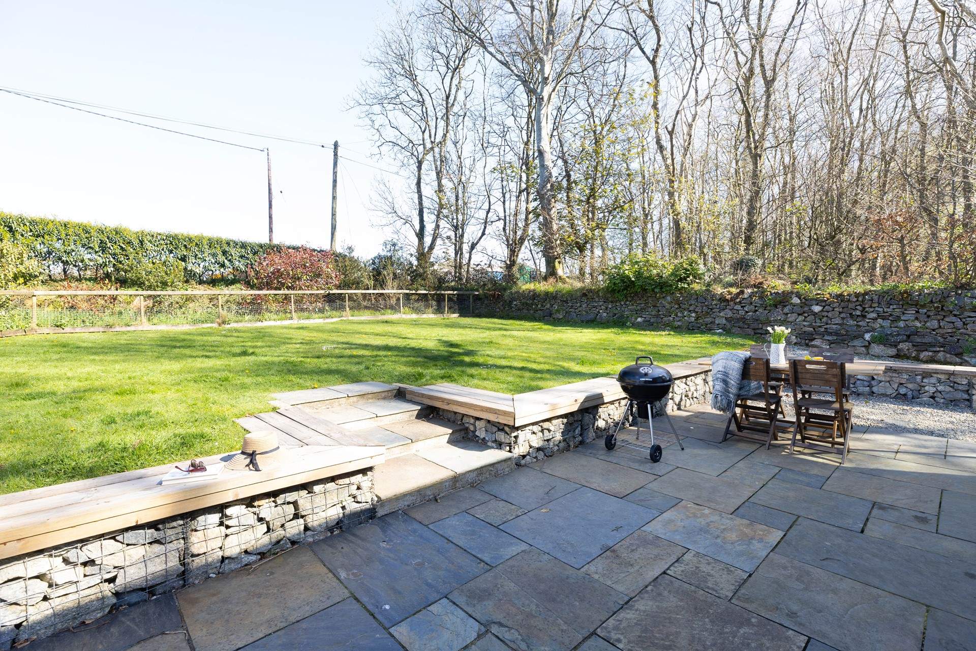 Enjoy long lazy suppers cooking on the barbecue. 