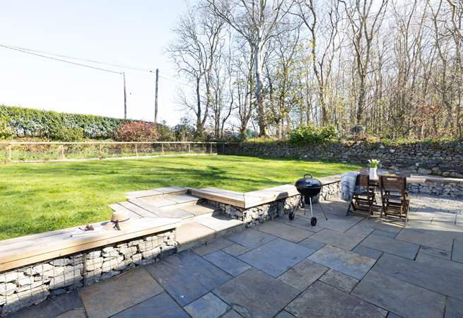 Enjoy long lazy suppers cooking on the barbecue. 