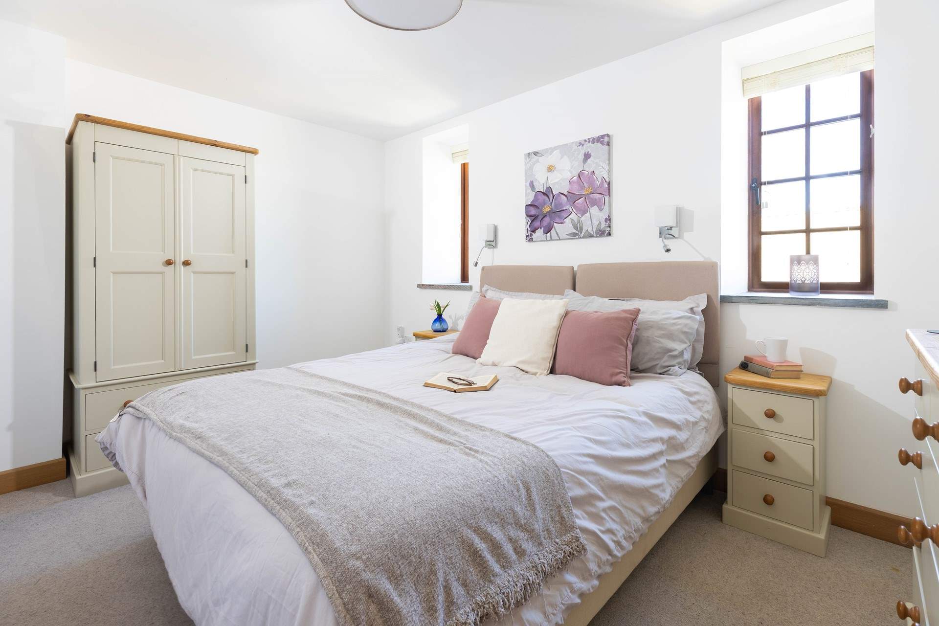 The second bedroom has 'zip and link' beds for flexibility. 