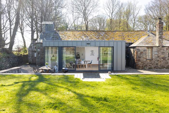 The Coach House is a 2 bedroom, dog friendly cottage near Mawgan Porth, North Cornwall.