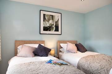 The pretty twin bedroom.