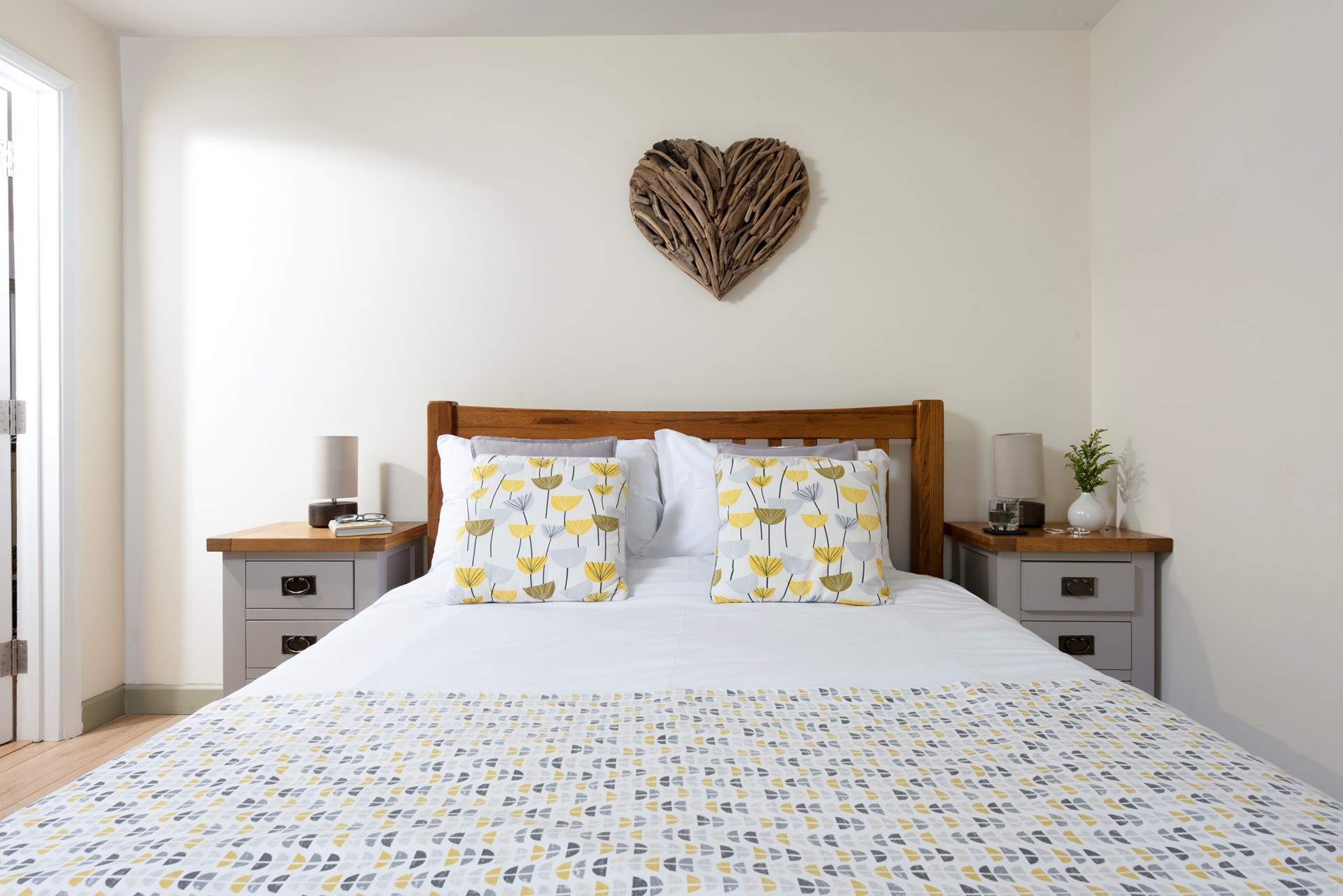 You'll soon drop off into the land of nod on this comfy king-size bed.