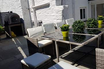 End Cottage has a fabulous outdoor pizza oven.