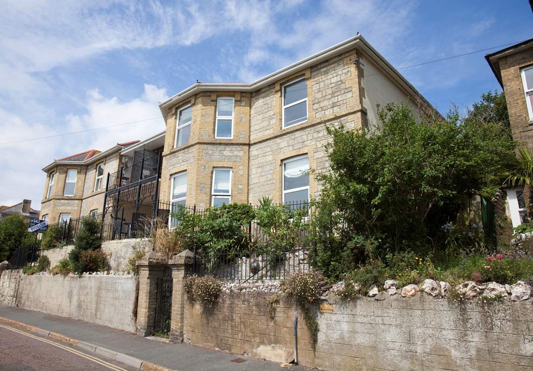 Madeira Road is perfectly placed between Ventnor Town and Bonchurch.