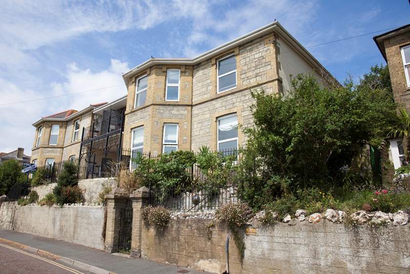 Madeira Road is perfectly placed between Ventnor Town and Bonchurch.