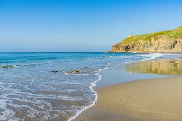 Praa Sands, a great family beach with life guards (May until October).