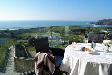 Loads of coastal walks from this gorgeous apartment.