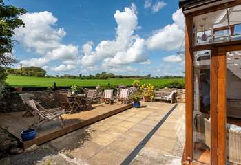 You will appreciate this peaceful countryside setting, yet just a stones throw from the sea.