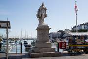 Proud statue of William, Prince of Orange stands on the edge of the harbour.