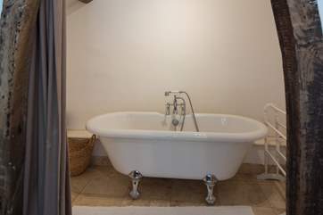 Inviting roll-top bath in the en suite to the annexe.
