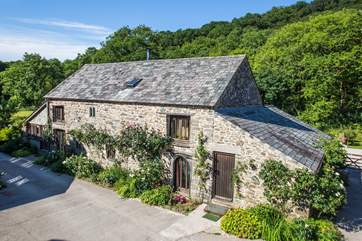 Giles Cottage is such an attractive cottage.