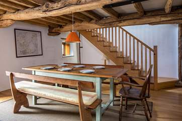 Large dining-room. Banqueting at this splendid table will be a real treat.
