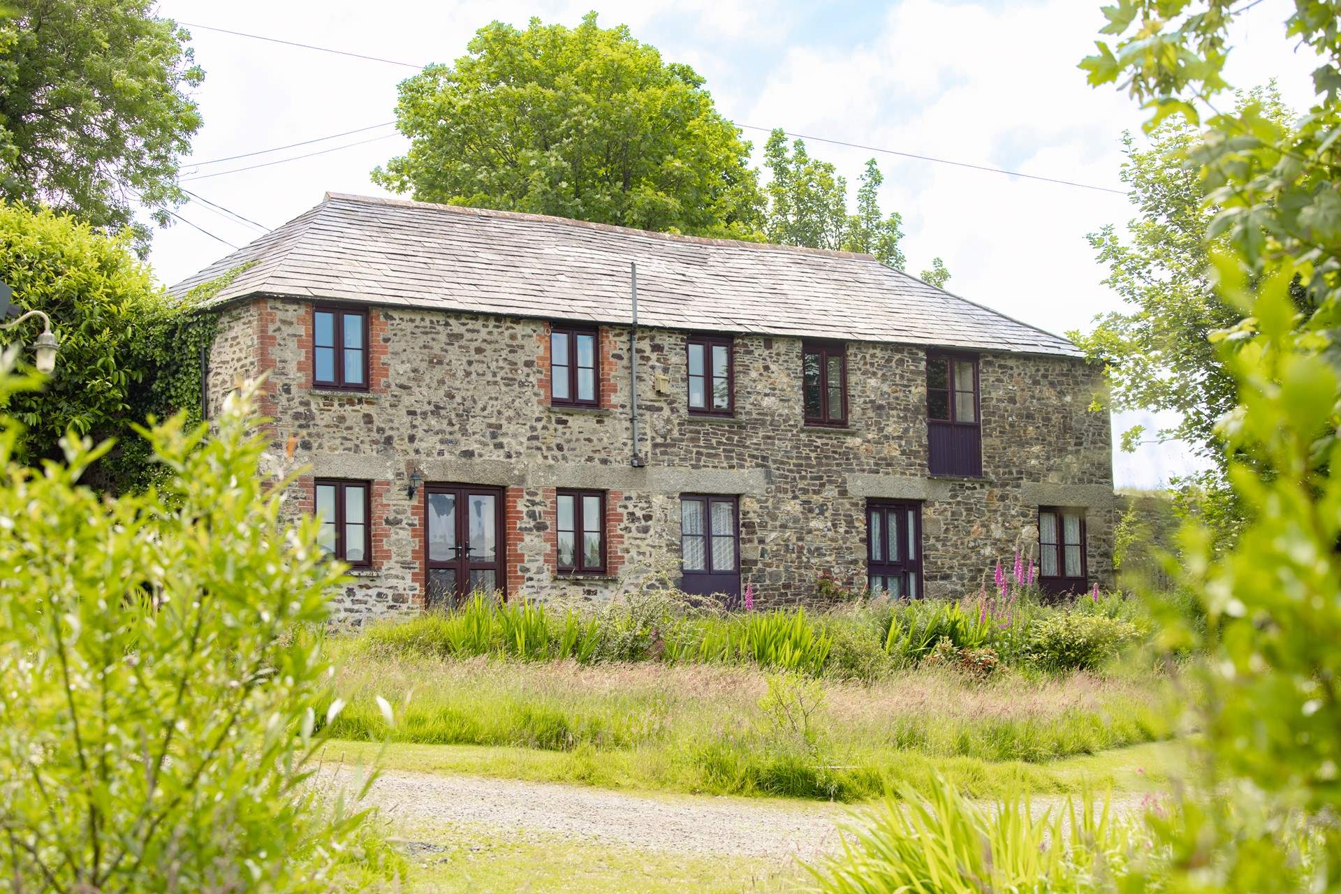 Welcome to your rural retreat.
Coombe Cottage is located on the right-hand side and has its own private entrance and gorgeous garden at the back.