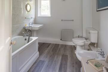 En suite to bedroom 3.