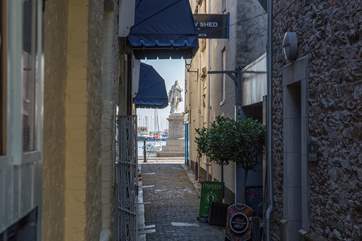 Step out of your apartment, meander down this very charming side street and you're on the harbour.