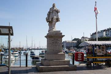 Sights such as this magnificent statue of Sir William of Orange await.