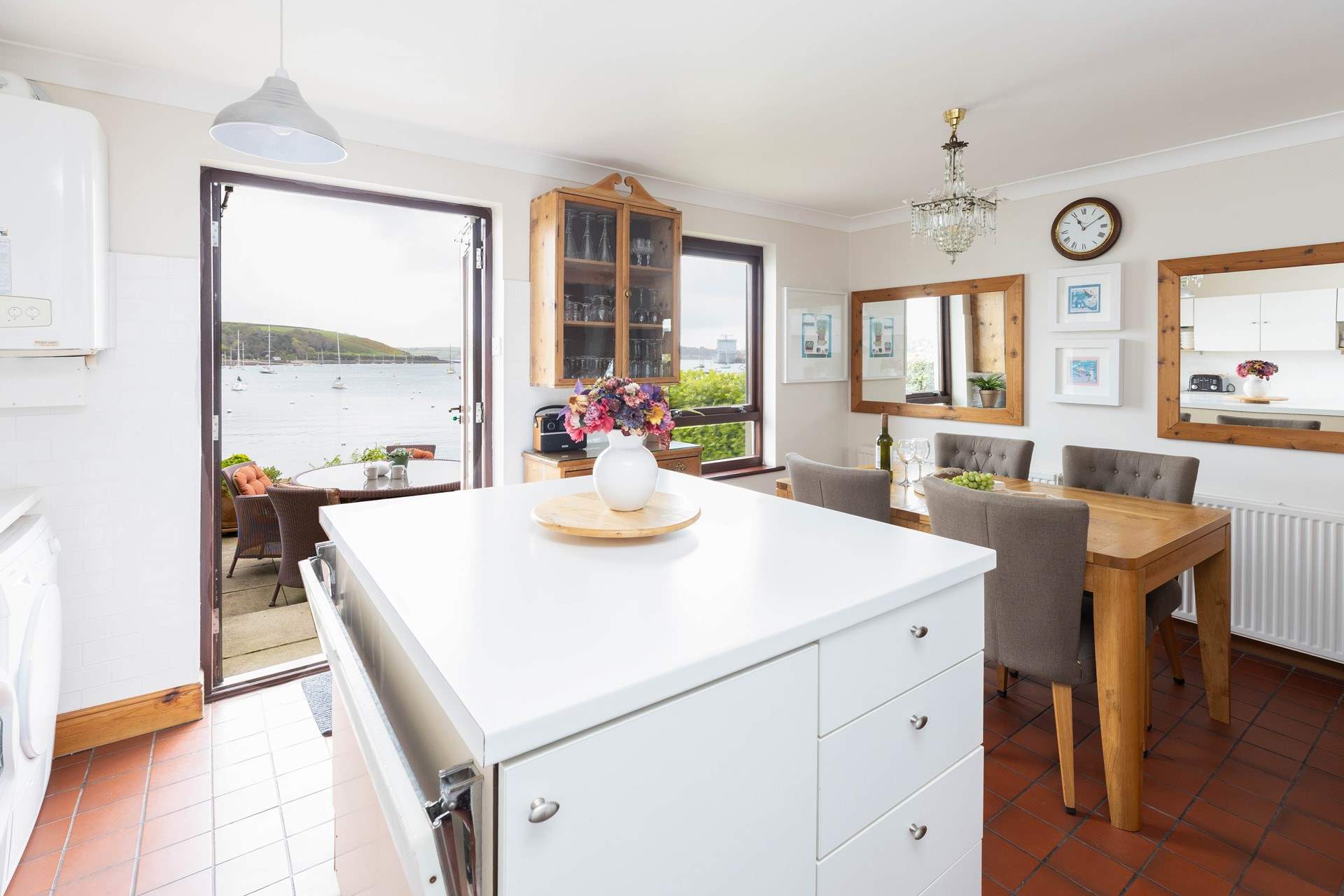 Enjoy opening the patio doors and have long breakfasts on the terrace. 
