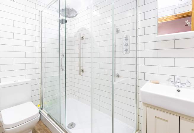 Both bedrooms have en suite shower-rooms. 