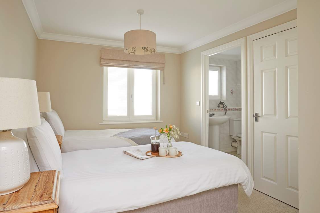Like the entire apartment, the principal bedroom is bright and inviting.