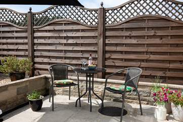 Enjoy breakfast in the sunny garden.