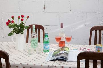 Join the family for some al fresco dining!