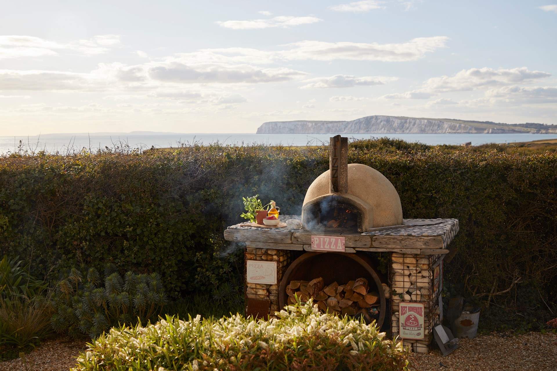 Enjoy making your very own pizza - what else do you need?