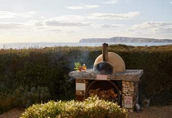 Enjoy making your very own pizza - what else do you need?