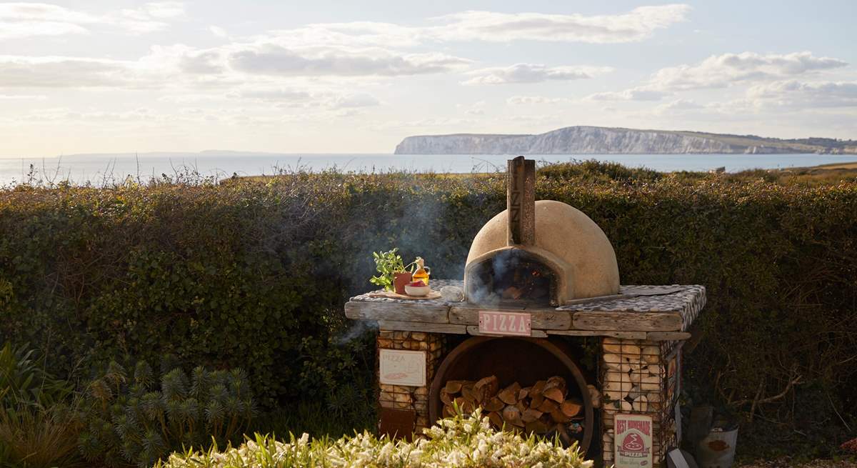 Enjoy making your very own pizza - what else do you need?