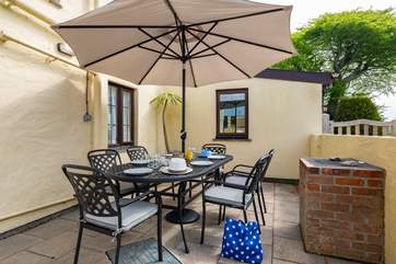 Al fresco dining.
