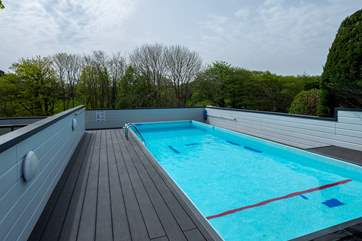 The swimming pool is shared with Nanteague Cottage (393).