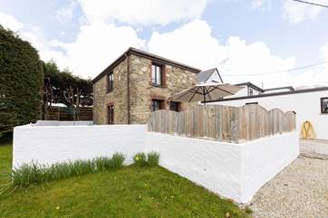 Nanteague Cottage is a traditional detached cottage with a large lawn to one side.