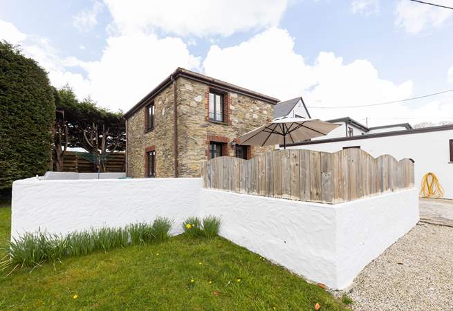 Nanteague Cottage is a traditional detached cottage with a large lawn to one side.