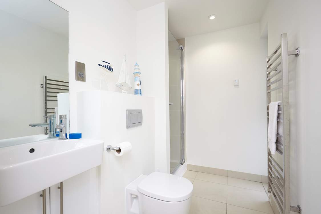 The bright shower-room.