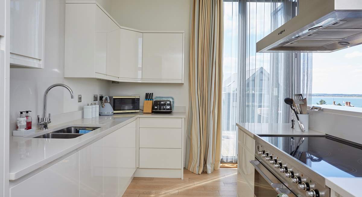 The modern kitchen is very well-equipped with everything you should need for cooking your favourite meals.