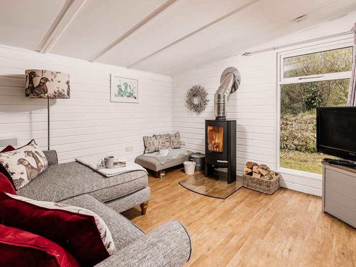 Cuddle Cabin, Sleeps 2 in Falmouth