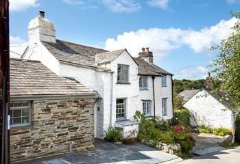 Hill Cottage is a delightful semi-detached cottage.