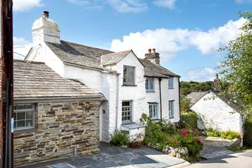 Hill Cottage is a delightful semi-detached cottage.
