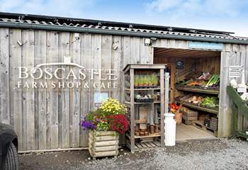 Take a stroll to Boscastle farm shop and cafe and reward yourself with a tasty treat!