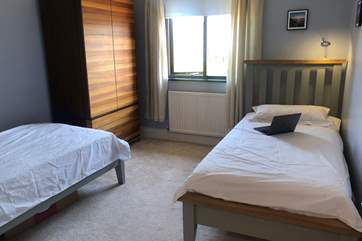 The third bedroom with twin beds.