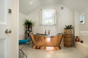 The luxurious en suite bathroom.