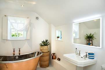 You'll certainly enjoy a wonderful bubble bath whilst on holiday in Ruth's Cottage!