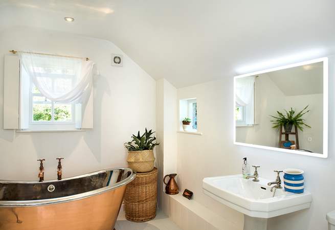 You'll certainly enjoy a wonderful bubble bath whilst on holiday in Ruth's Cottage!
