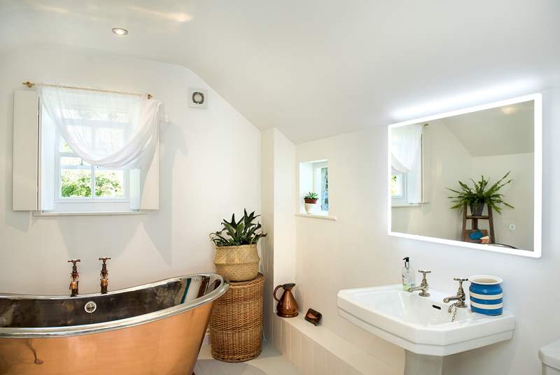 You'll certainly enjoy a wonderful bubble bath whilst on holiday in Ruth's Cottage!