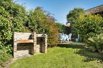 On balmy nights you'll enjoy a barbecue in the garden.