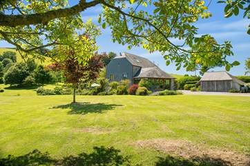 The garden is heavenly and will delight both young and old alike (there is a second smaller pond in the garden, take care of children).